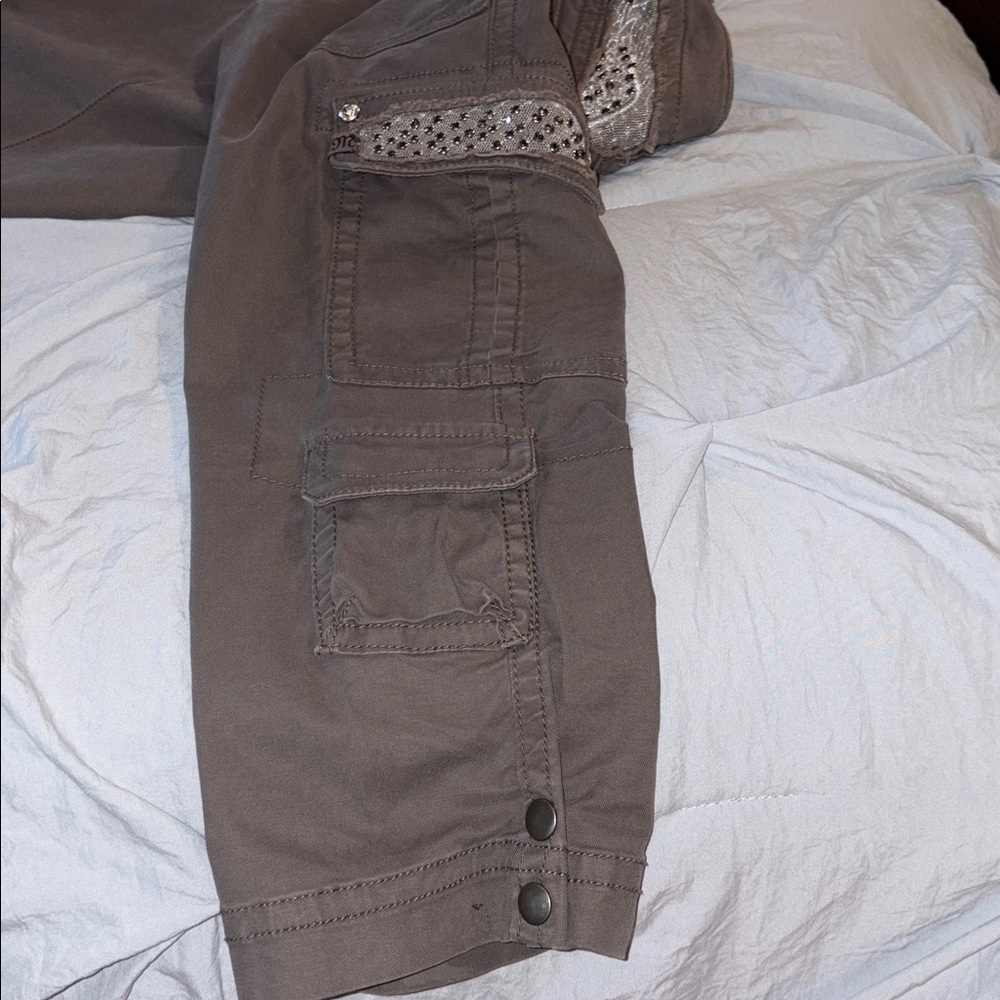 Miss Me Capri Y2K Lowrise cargo with lace, rhinestones and Pickets. EUC size 26 - Picture 10 of 14